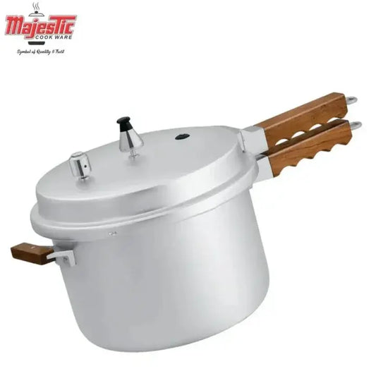 Woodco Pressure Cooker 7 Liter - Stylish design with wooden handles for efficient cooking.